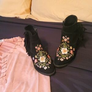 Beautiful velvety suede & embroidered booties